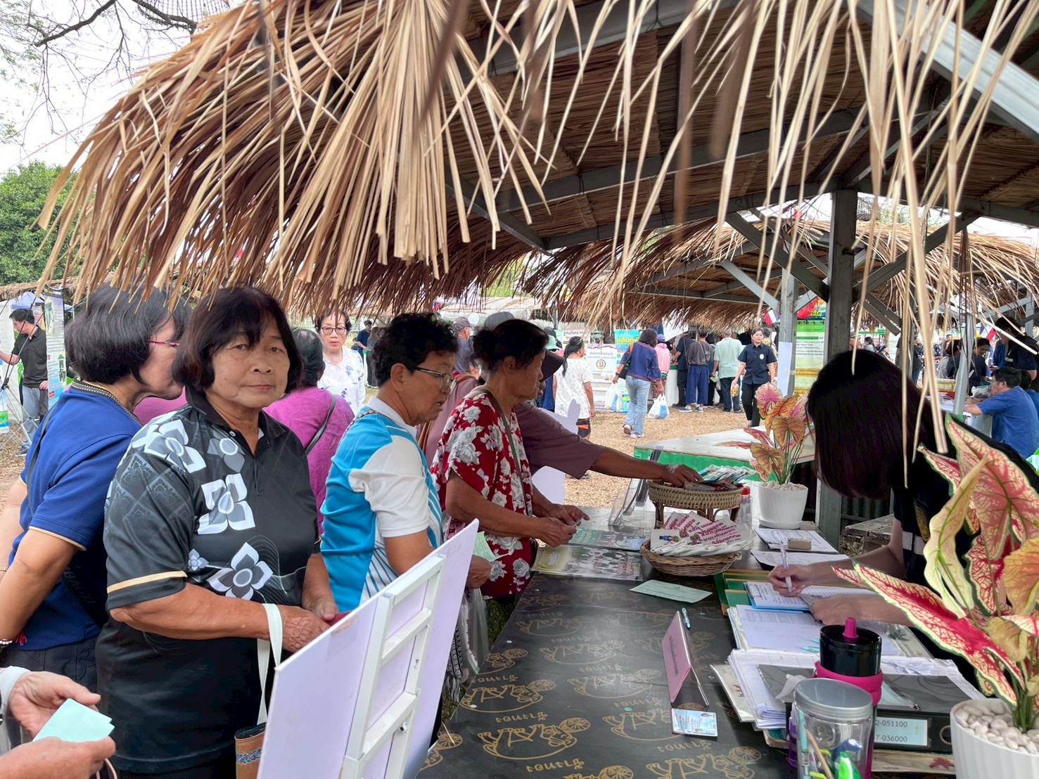 title - ส.ป.ก. อุตรดิตถ์ ร่วมให้บริการโครงการคลินิกเกษตรเคลื่อนที่ในพระราชานุเคราะห์ สมเด็จพระบรมโอรสาธิราชฯ สยามมกุฎราชกุมาร ไตรมาสที่ ๒ ประจำปีงบประมาณ พ.ศ. ๒๕๖๙